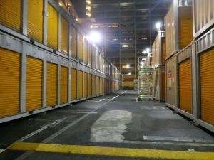 屋内型トランクルームと屋外型トランクルームの違いと特徴